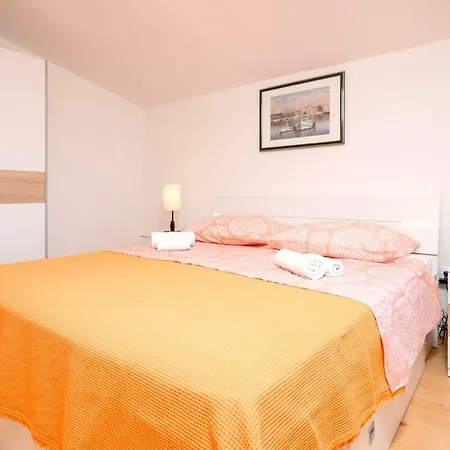 Poklepovic Apartamento *